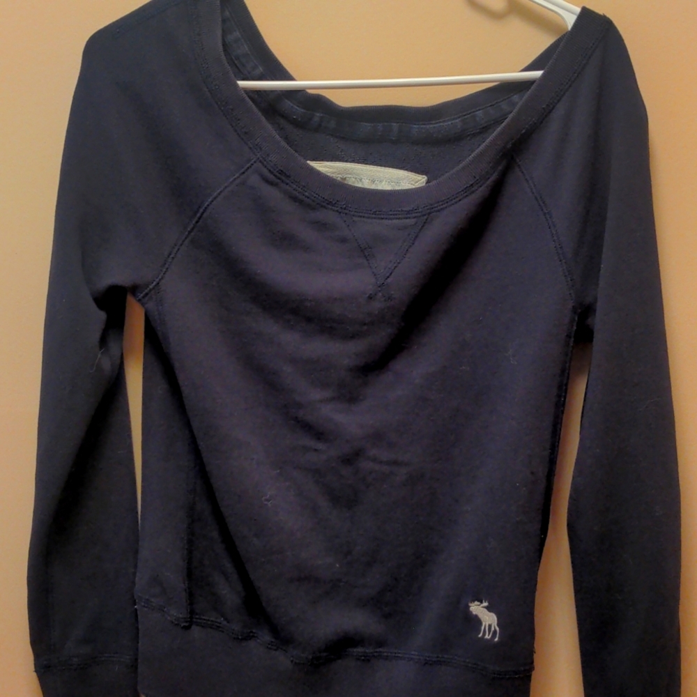 Woman's Abercrombie navy blue sweatshirt. Long sleeved